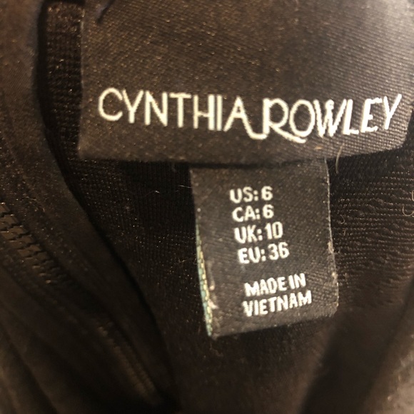 Black dress - Picture 3 of 5